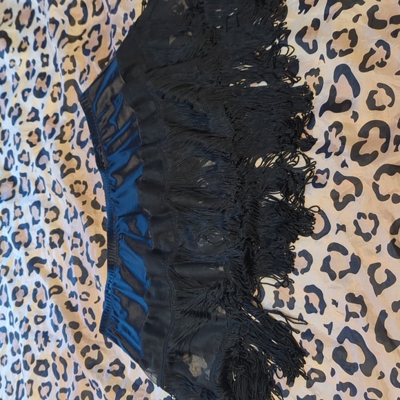 Torrid 1/2 fringe petticoat black mesh - Picture 3 of 5